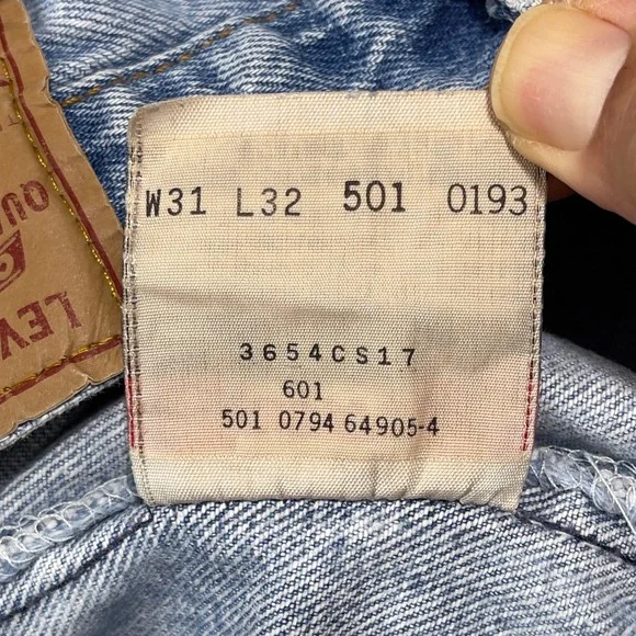 Vintage Levis 501 Made in USA Light Wash Straight Leg Jeans W31 L32 1994 - Picture 4 of 12
